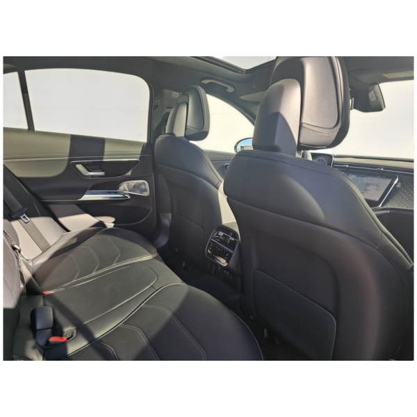 Mercedes-Benz E 220d 4MATIC – Luxury & Performance Awaits!