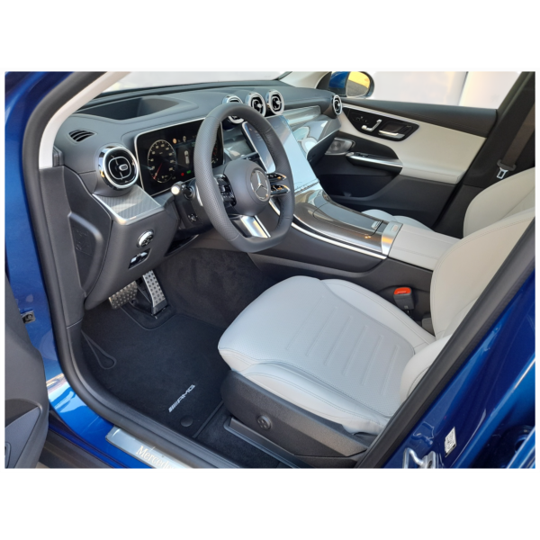 Mercedes-Benz GLC 300 de 4MATIC – Hybrid Luxury Awaits!