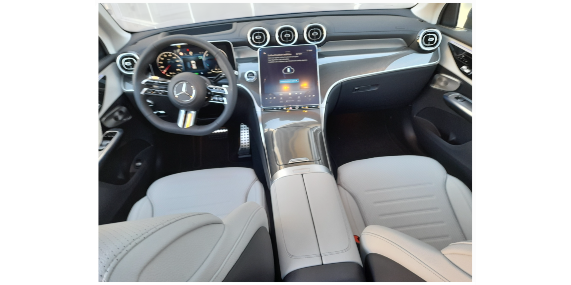 Mercedes-Benz GLC 300 de 4MATIC – Hybrid Luxury Awaits!