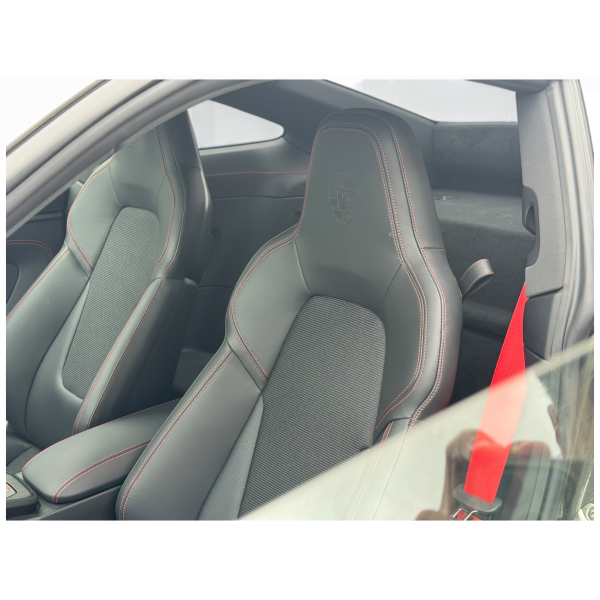 Porsche 911 992 GT3 Touring - A Pure Driving Experience