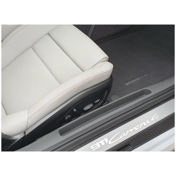 Porsche 911 992 4: Precision Meets Elegance