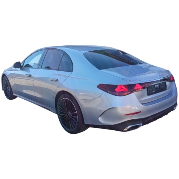 Mercedes-Benz E 220d 4MATIC - Luxurious All-Wheel Drive Sedan