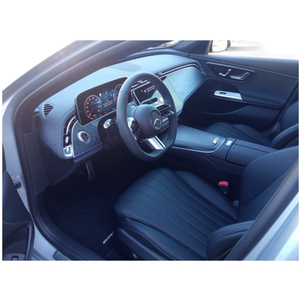 Mercedes-Benz E 220d 4MATIC - Luxurious All-Wheel Drive Sedan