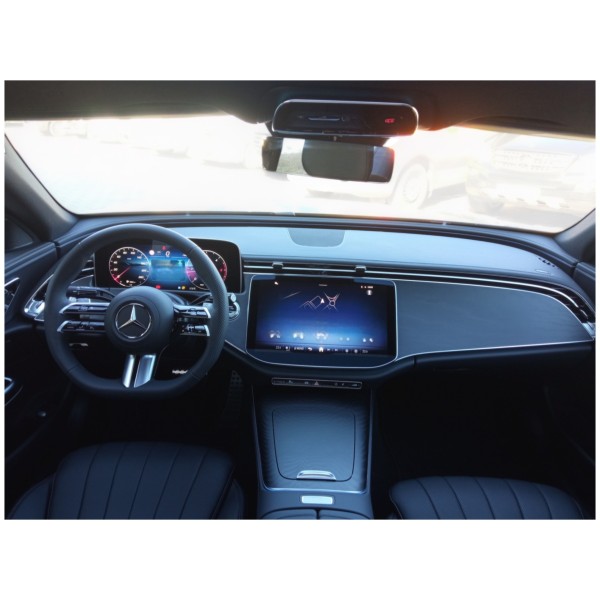 Mercedes-Benz E 220d 4MATIC - Luxurious All-Wheel Drive Sedan