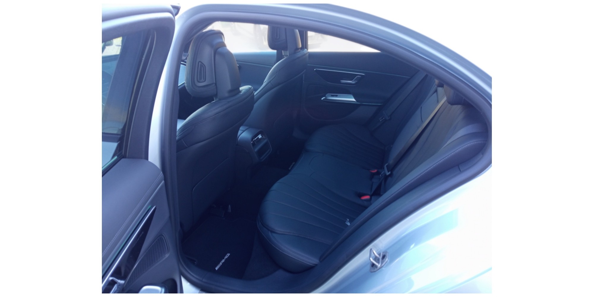 Mercedes-Benz E 220d 4MATIC - Luxurious All-Wheel Drive Sedan