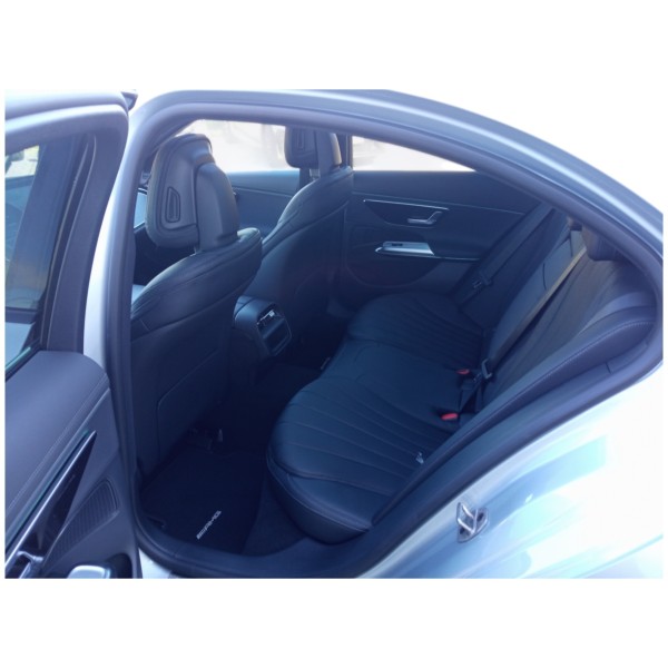 Mercedes-Benz E 220d 4MATIC - Luxurious All-Wheel Drive Sedan