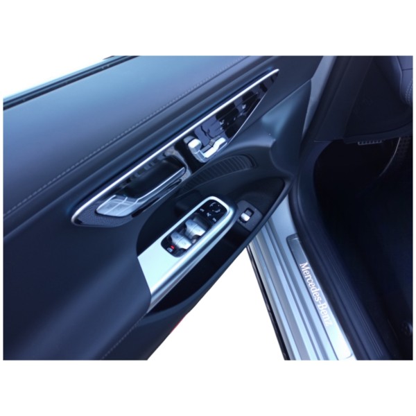 Mercedes-Benz E 220d 4MATIC - Luxurious All-Wheel Drive Sedan