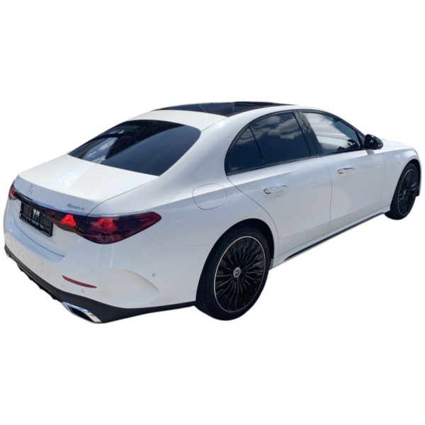 Mercedes-Benz E 220d 4MATIC - Luxury Sedan with AWD Performance