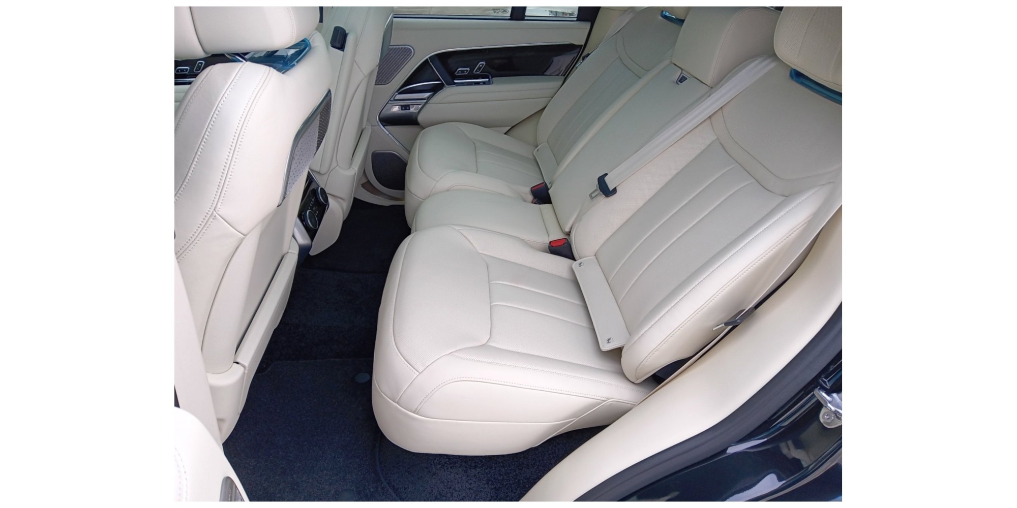 Land Rover Range Rover Autobiography SWB 4.4 AWD - Luxury Redefined