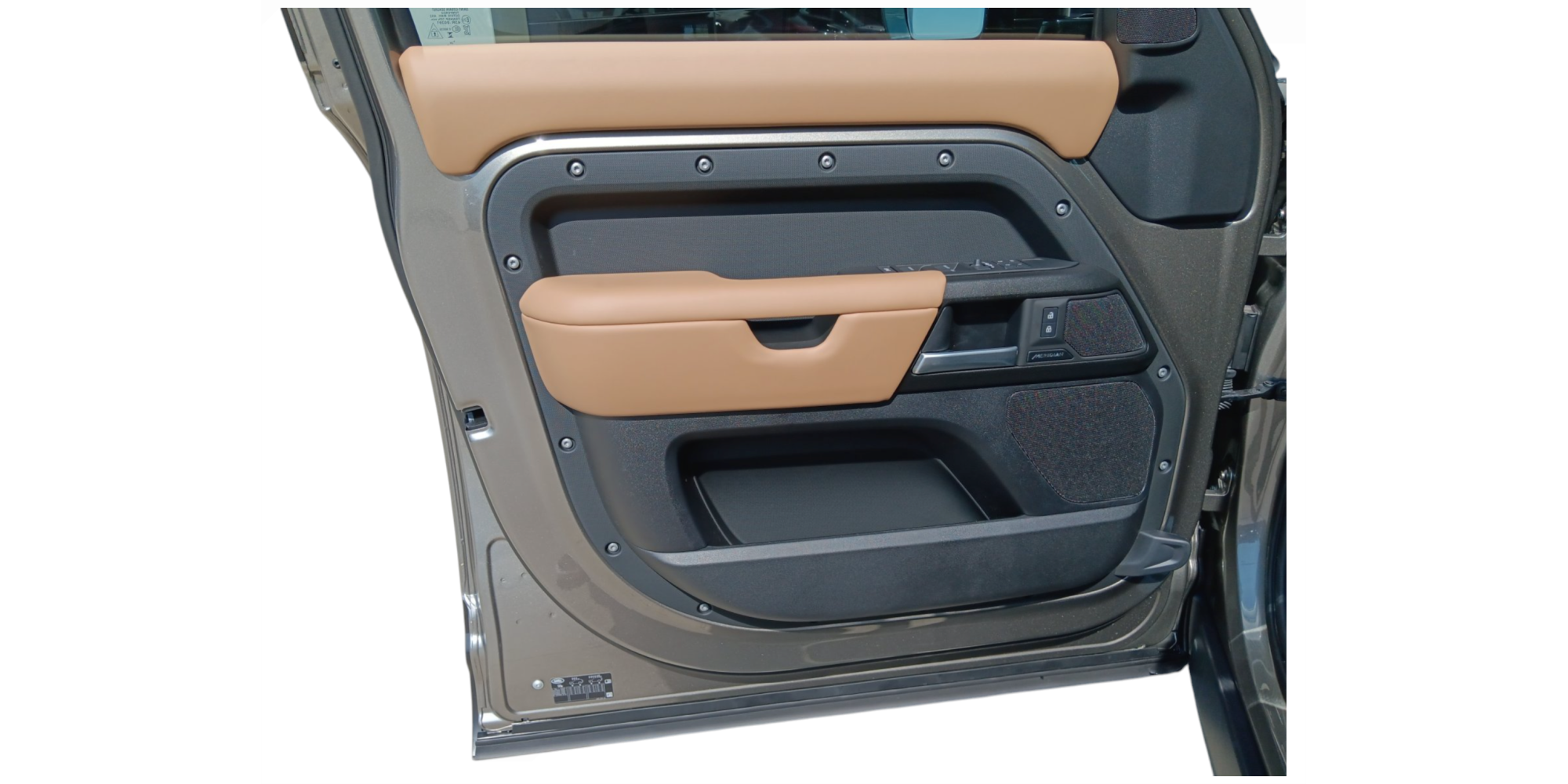 Land Rover Defender D300 | Strength and Elegance