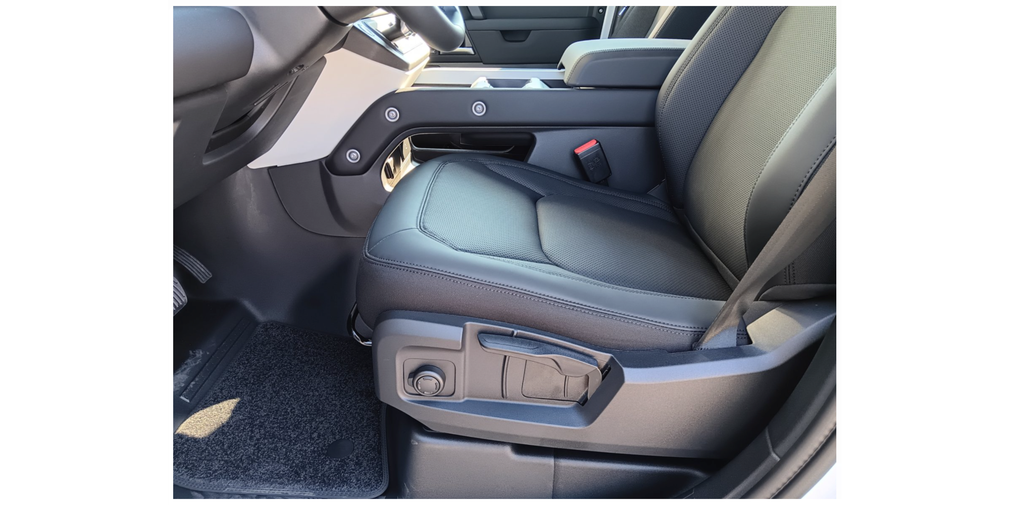 Land Rover Defender 110 3.0D MHEV I6 S AWD 2025 | Off-Road Icon