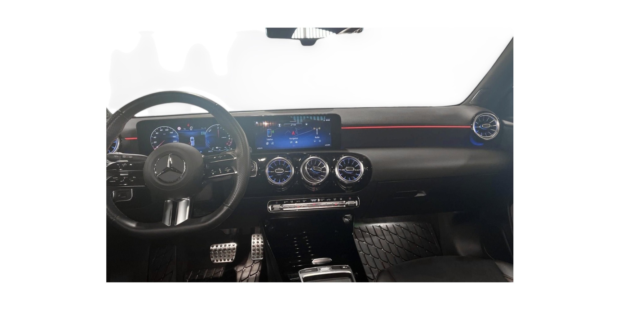 Mercedes-Benz A 250 e AMG – Plug-in Hybrid Power
