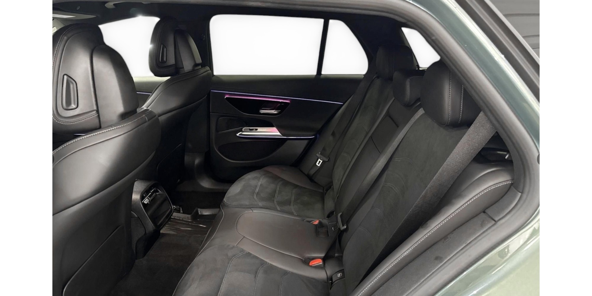 Mercedes-Benz E 220d T 4MATIC – Luxury & All-Wheel Drive