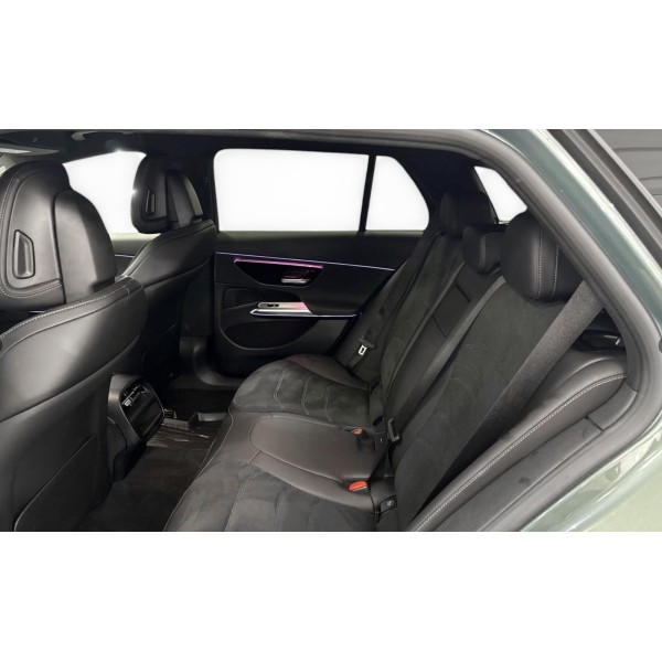 Mercedes-Benz E 220d T 4MATIC – Luxury & All-Wheel Drive