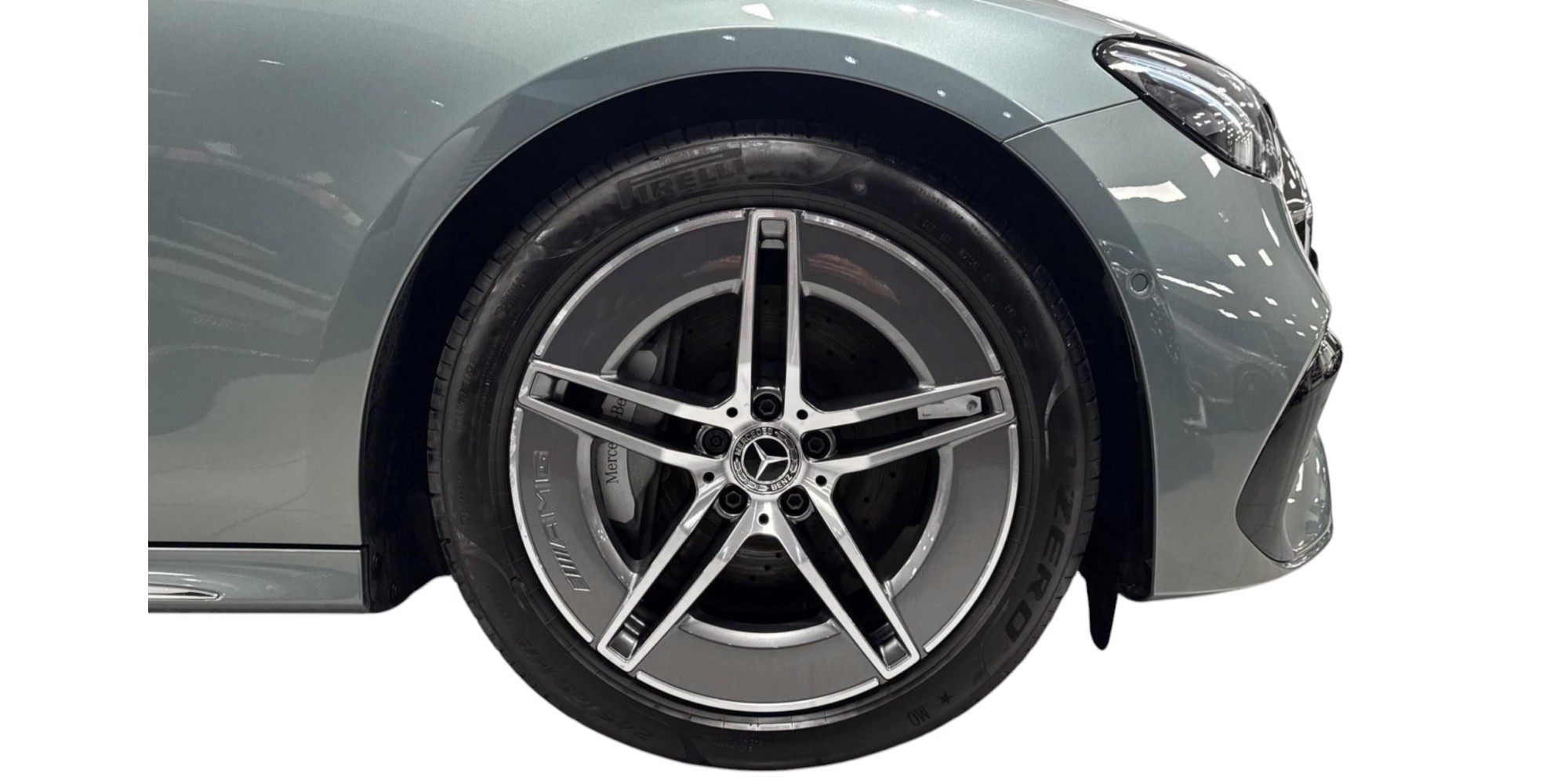 Mercedes-Benz E 220d T 4MATIC – Luxury & All-Wheel Drive