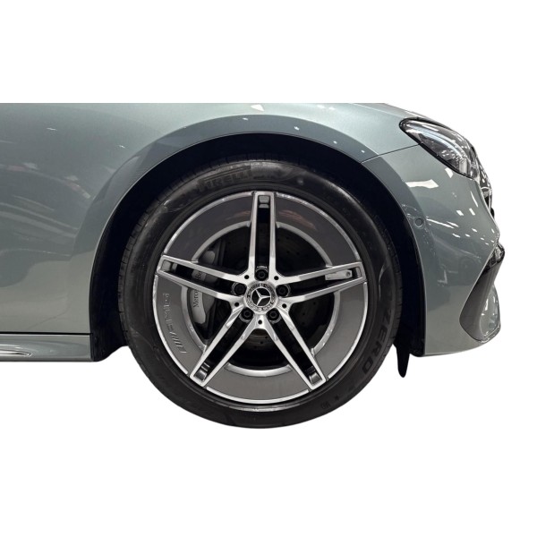 Mercedes-Benz E 220d T 4MATIC – Luxury & All-Wheel Drive