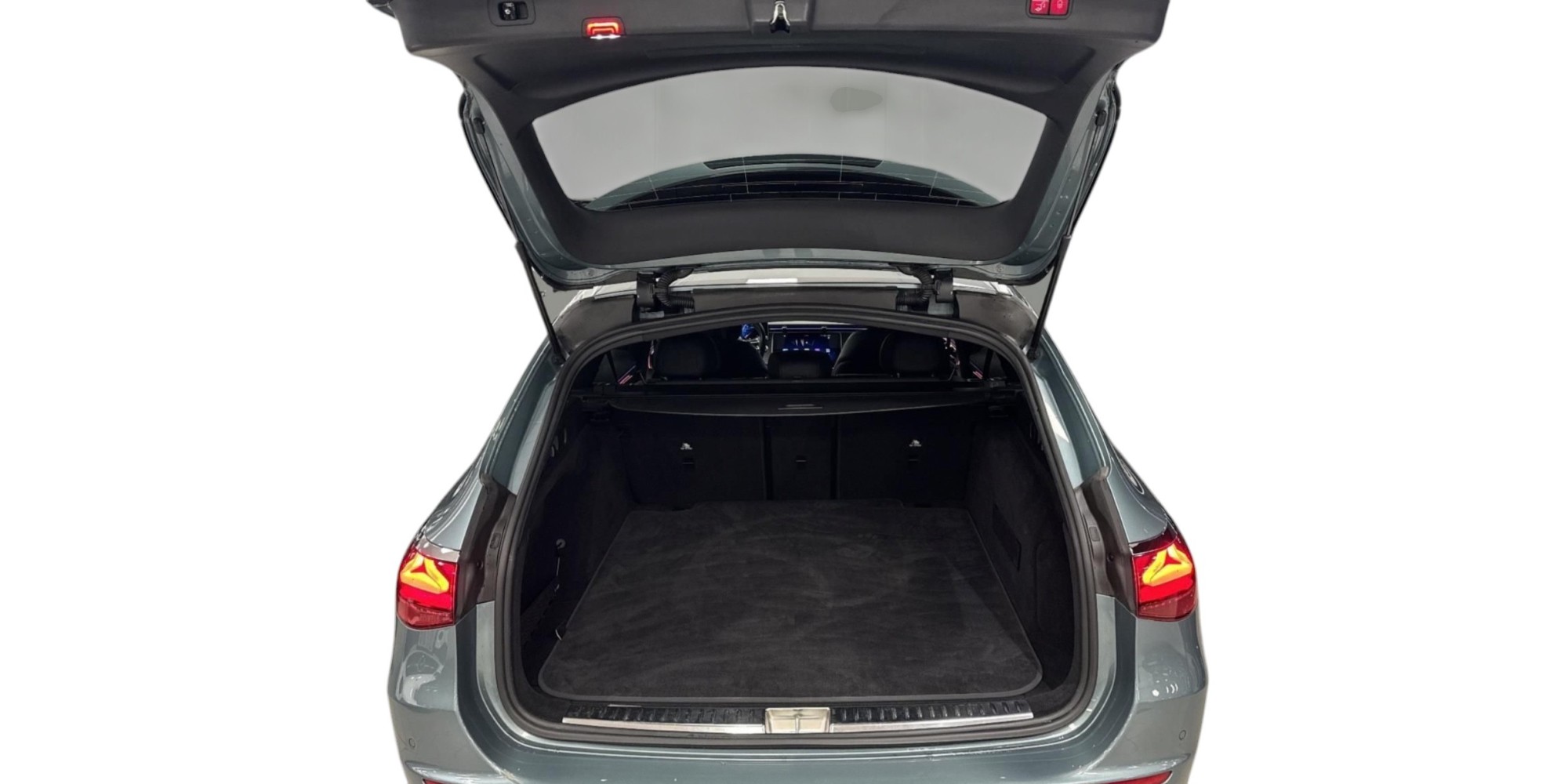 Mercedes-Benz E 220d T 4MATIC – Luxury & All-Wheel Drive