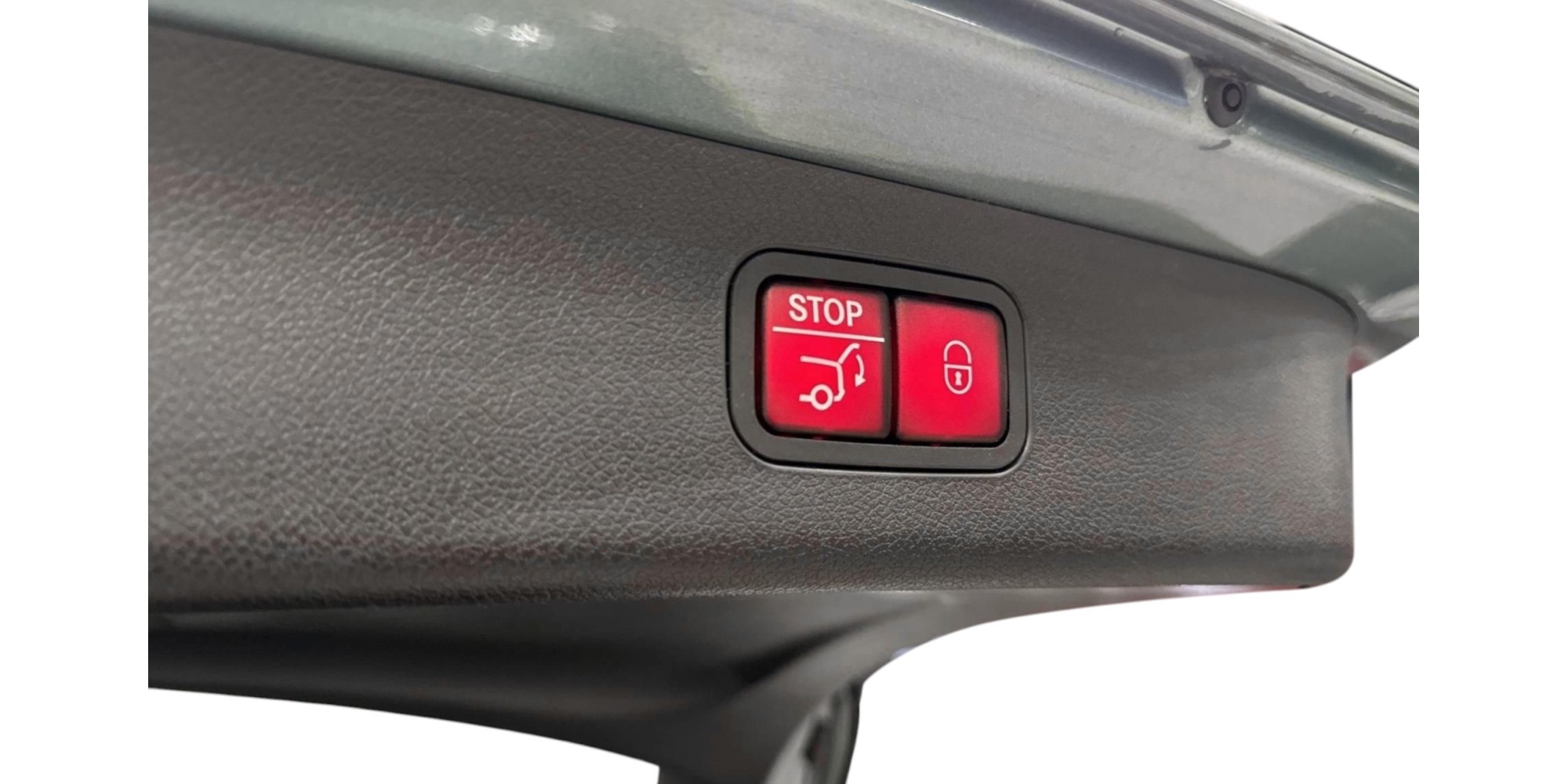 Mercedes-Benz E 220d T 4MATIC – Luxury & All-Wheel Drive