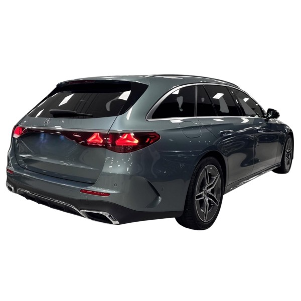 Mercedes-Benz E 220d T 4MATIC – Luxury & All-Wheel Drive