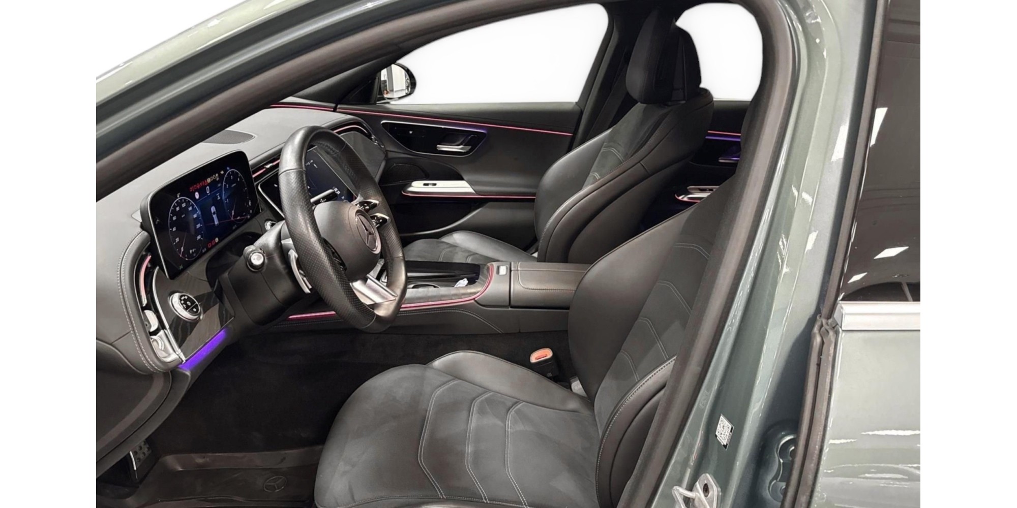 Mercedes-Benz E 220d T 4MATIC – Luxury & All-Wheel Drive