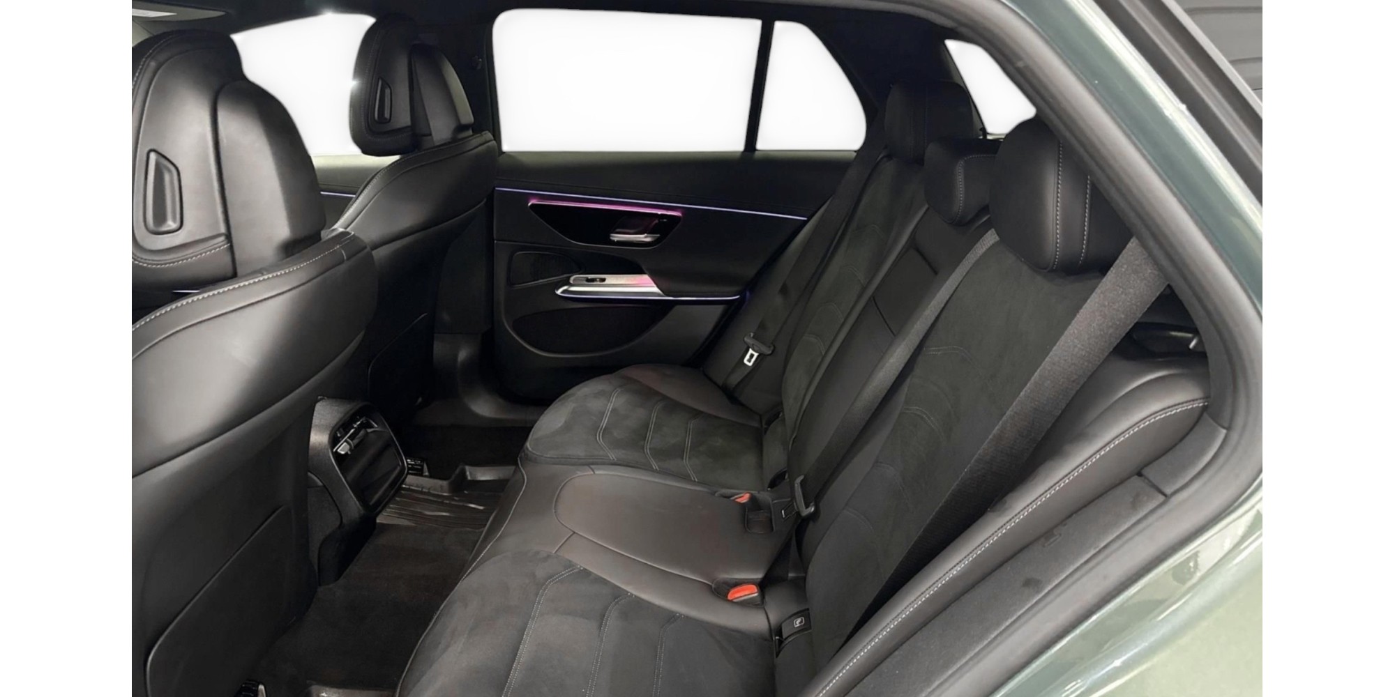 Mercedes-Benz E 220d T 4MATIC – Luxury & All-Wheel Drive