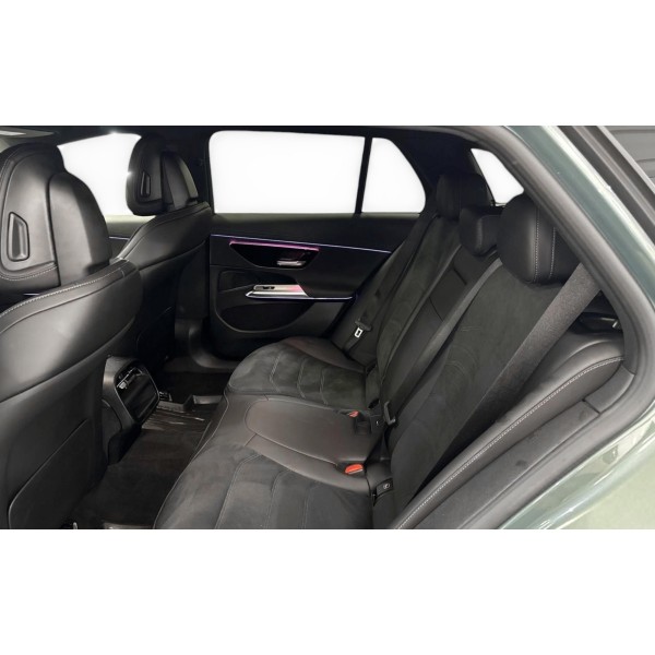 Mercedes-Benz E 220d T 4MATIC – Luxury & All-Wheel Drive