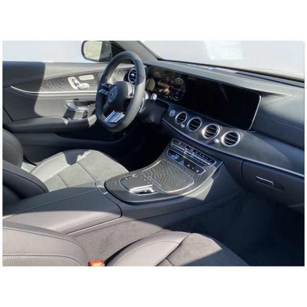 Mercedes-Benz E 300 de Plug-In Hybrid | Luxury & Power