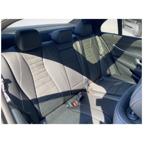 Mercedes-Benz E 300 de Plug-In Hybrid | Luxury & Power