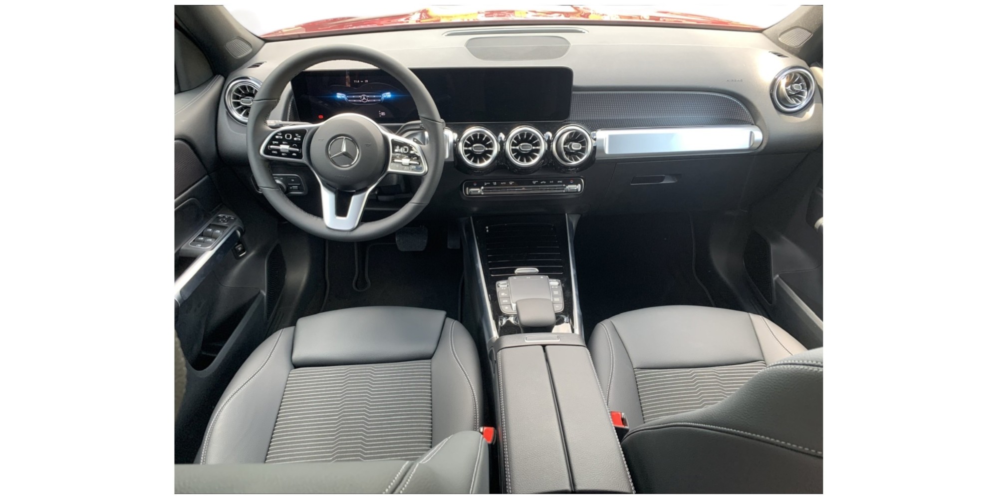 Mercedes-Benz GLB 200 | Compact and Spacious SUV