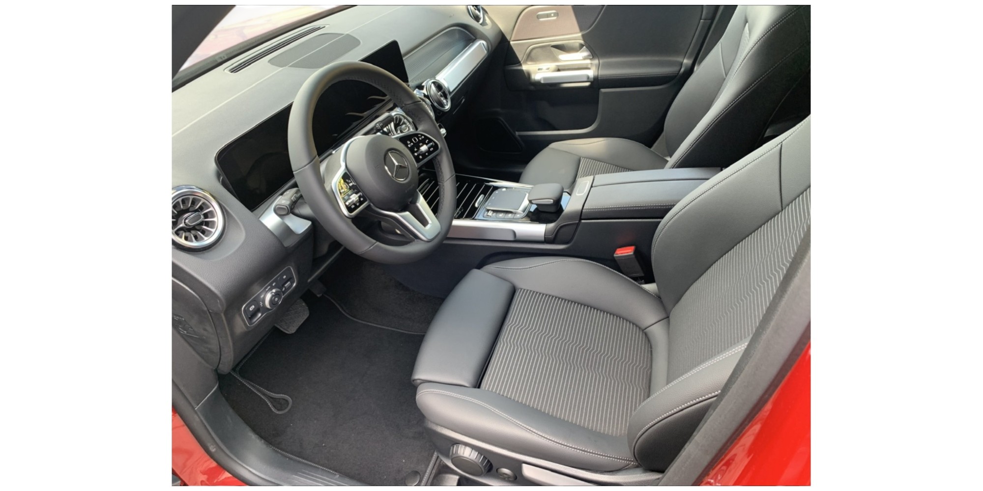 Mercedes-Benz GLB 200 | Compact and Spacious SUV