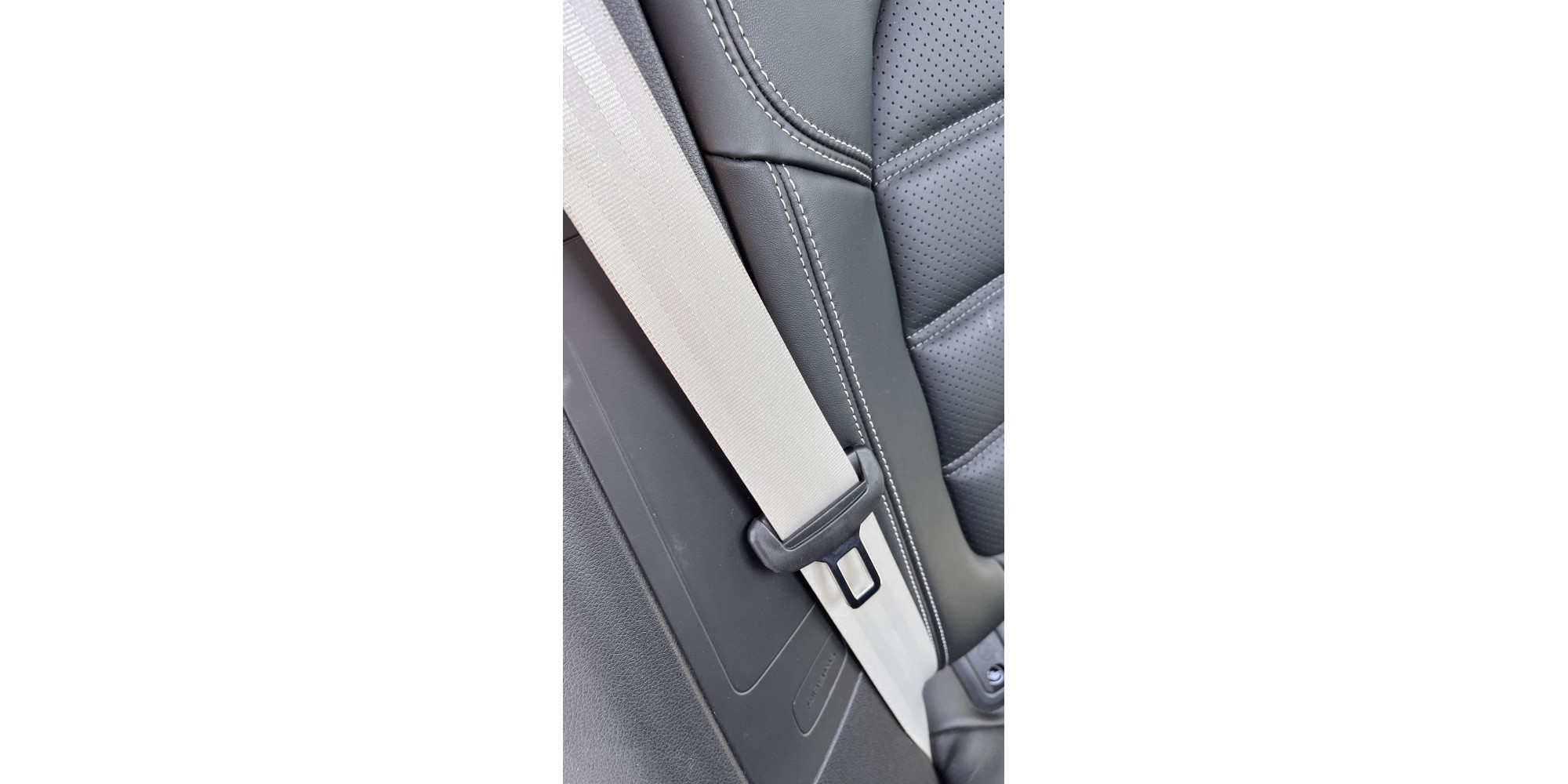 Porsche Macan S – Performance & Elegance | Buy Now