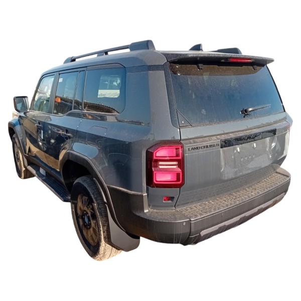 Toyota Land Cruiser 2.8 D 4WD – Rugged SUV for Any Terrain