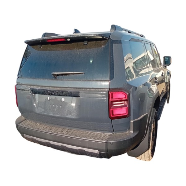 Toyota Land Cruiser 2.8 D 4WD – Rugged SUV for Any Terrain