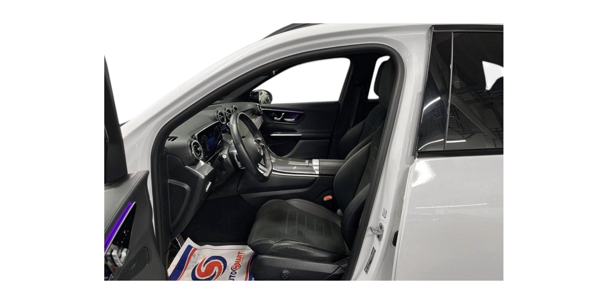 Mercedes-Benz GLC 300 de 4MATIC – Hybrid Luxury Awaits!