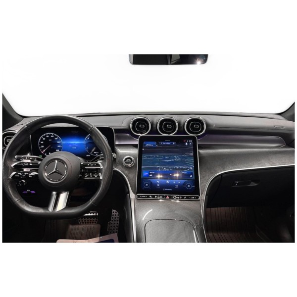 Mercedes-Benz GLC 300 de 4MATIC – Hybrid Luxury Awaits!