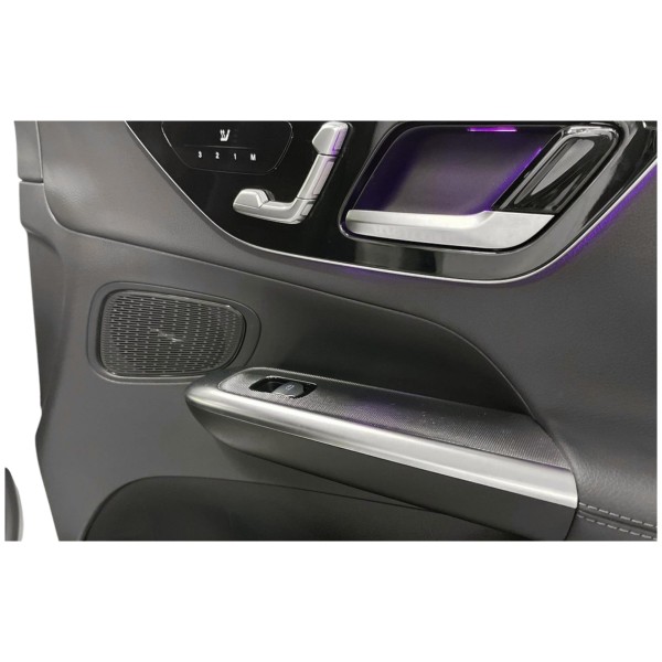 Mercedes-Benz GLC 300 de 4MATIC – Hybrid Luxury Awaits!