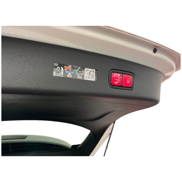 Mercedes-Benz GLC 300 de 4MATIC – Hybrid Luxury Awaits!