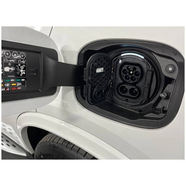 Mercedes-Benz GLC 300 de 4MATIC – Hybrid Luxury Awaits!