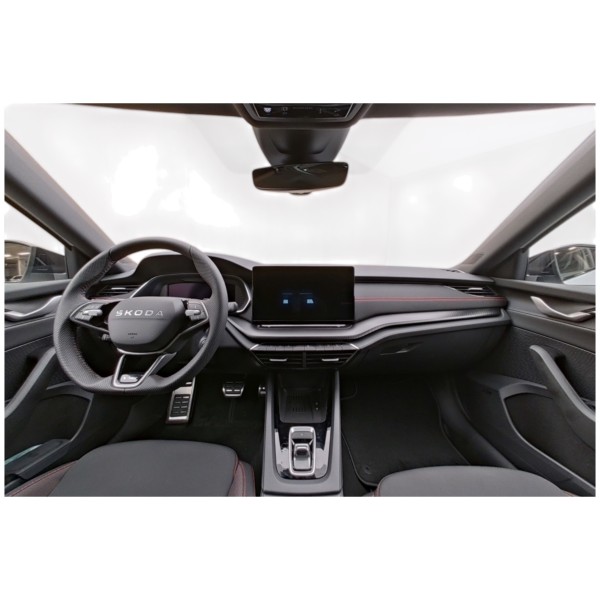 Skoda Octavia Combi RS 2.0 TSI DSG – Sporty & Spacious