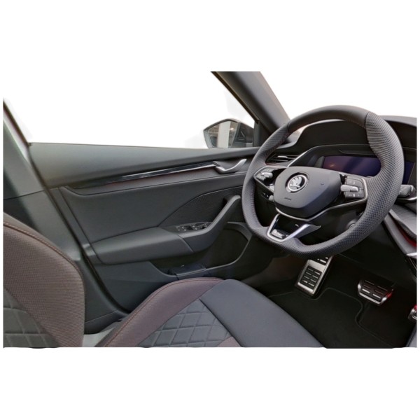 Skoda Octavia Combi RS 2.0 TSI DSG – Sporty & Spacious