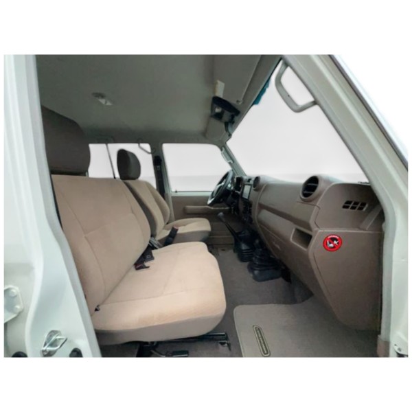 Toyota Land Cruiser 76 G-Grade 4x4 | Modena Motors