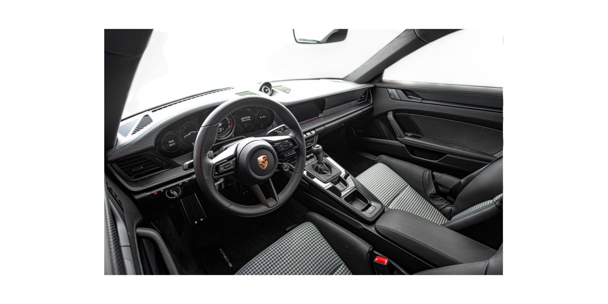 Porsche 911 992 GT3 Touring – Pure Driving Passion