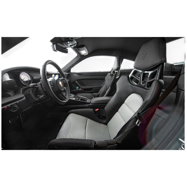 Porsche 911 992 GT3 Touring – Pure Driving Passion