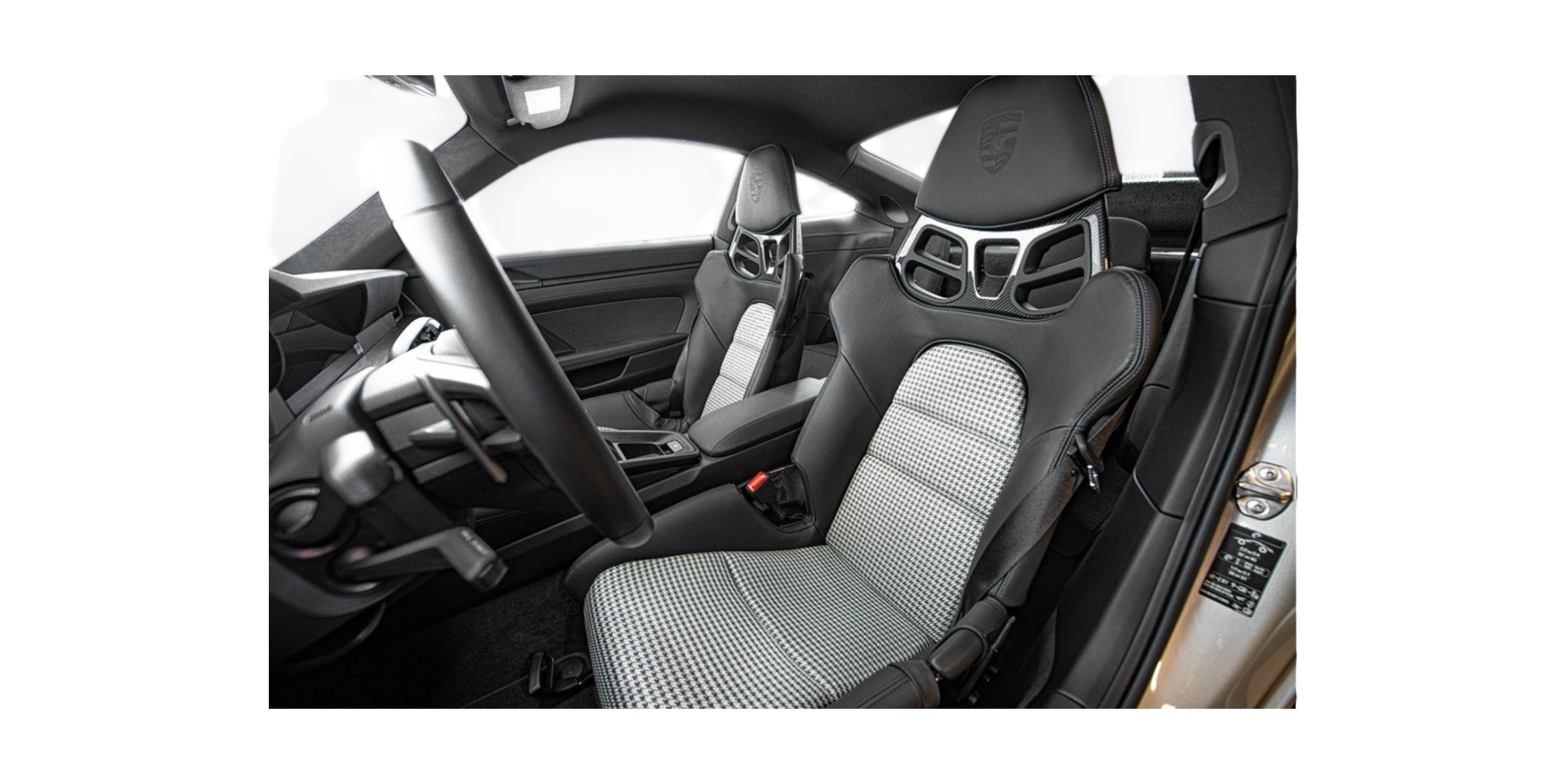 Porsche 911 992 GT3 Touring – Pure Driving Passion