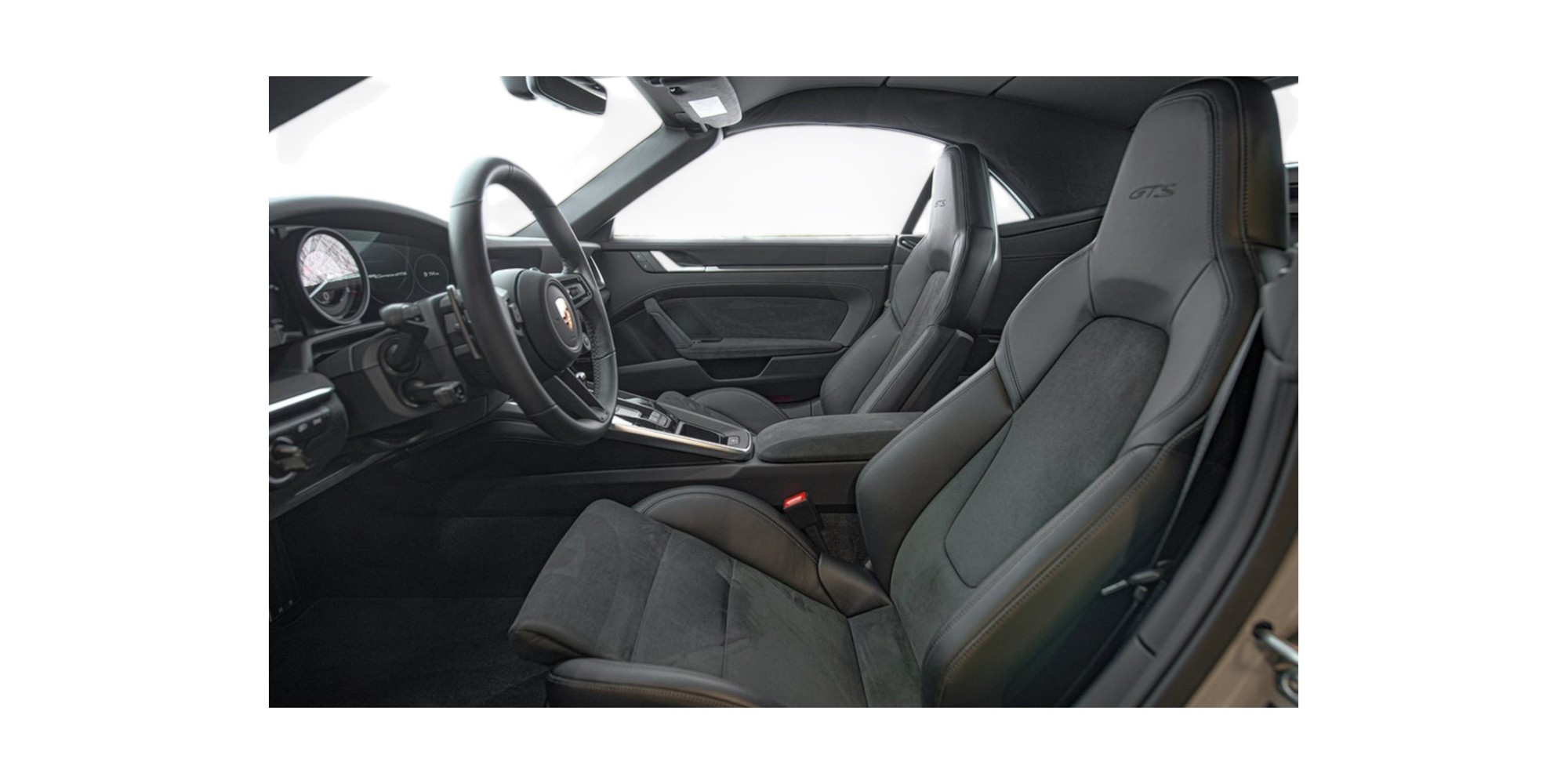 Porsche 911 992 GTS Cabrio – Potenza e Libertà di Guida