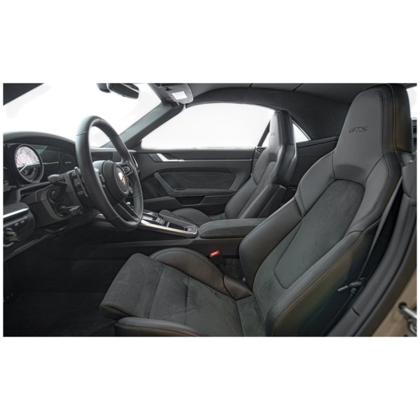 Porsche 911 992 GTS Cabrio – Potenza e Libertà di Guida