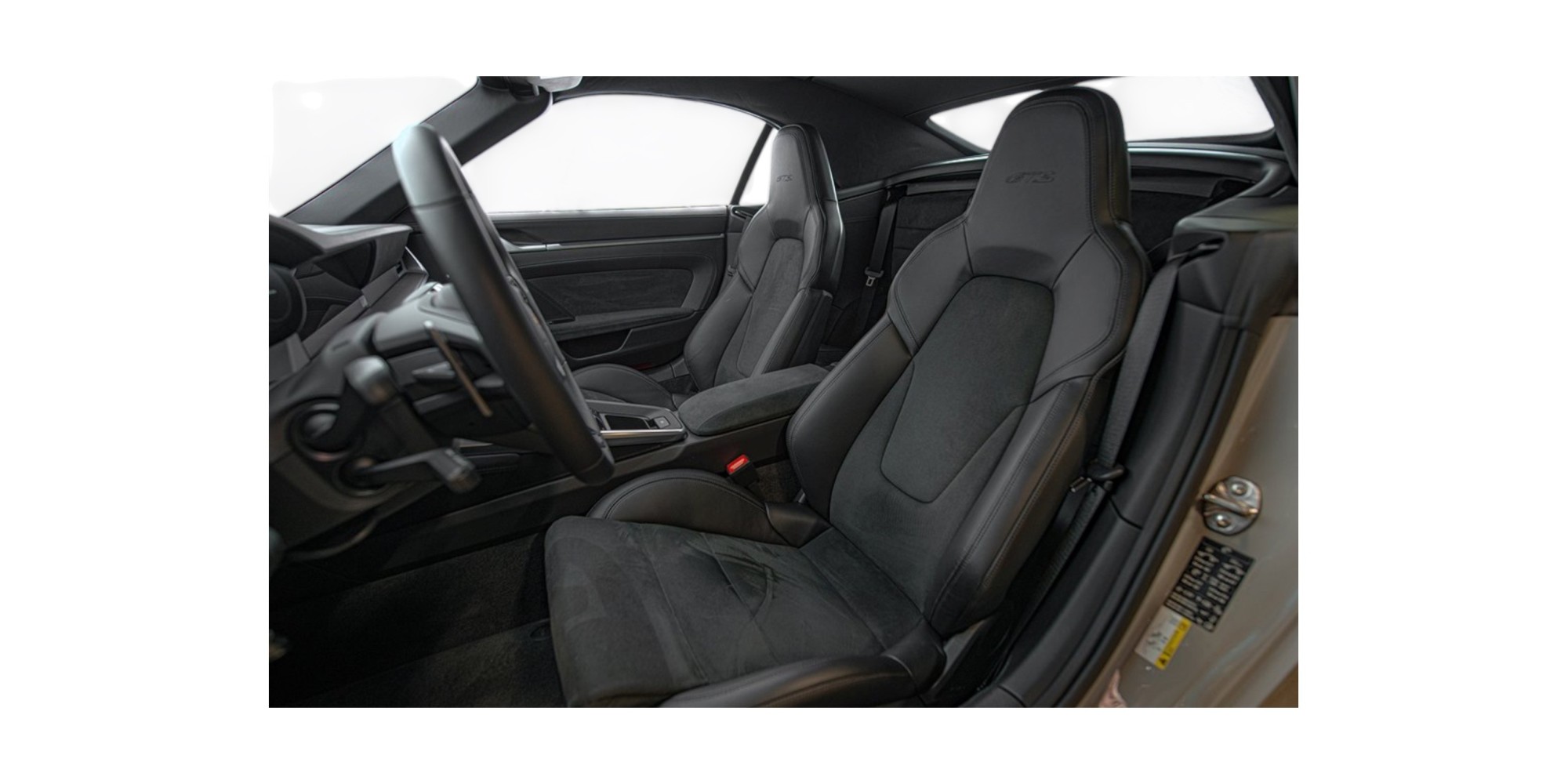 Porsche 911 992 GTS Cabrio – Potenza e Libertà di Guida