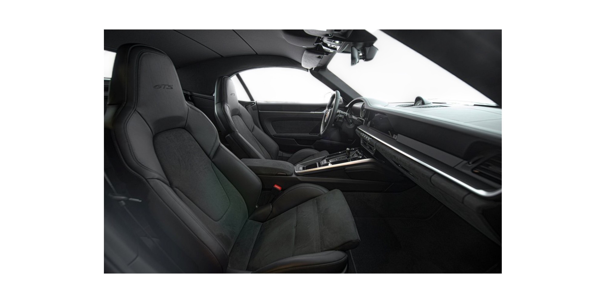 Porsche 911 992 GTS Cabrio – Potenza e Libertà di Guida