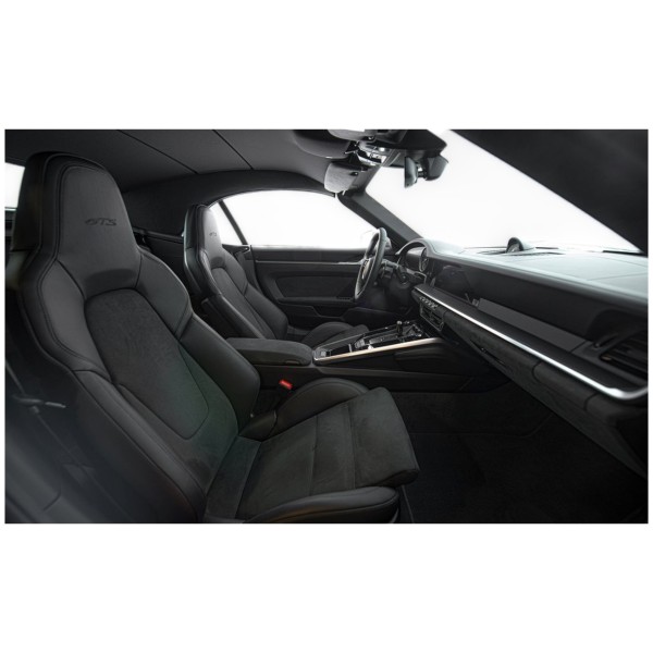 Porsche 911 992 GTS Cabrio – Potenza e Libertà di Guida