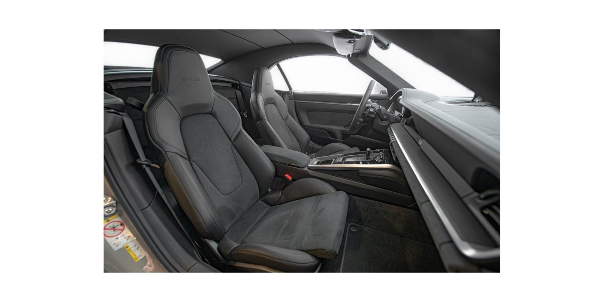 Porsche 911 992 GTS Cabrio – Potenza e Libertà di Guida